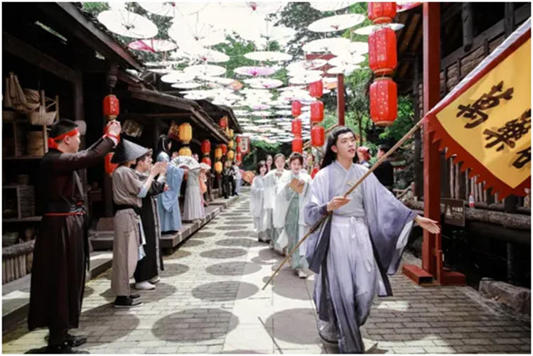 钦州新区供电局：“客户走访+设备排查”全力备战春节保供电