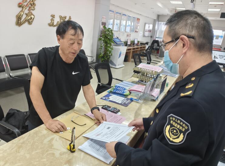 研制两种“利器” 缩短低压配电柜带电更换开关作业时间