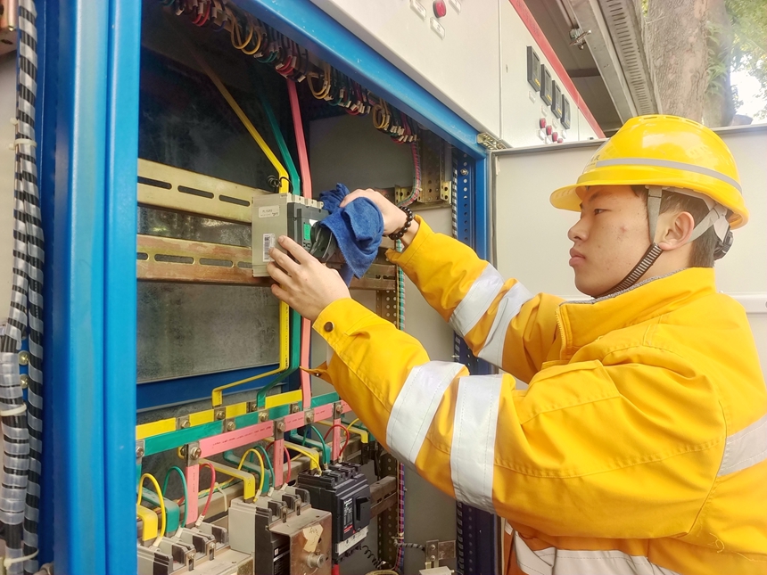 安徽涡阳：设备巡视 保秋收秋种用电安全