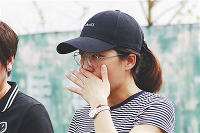 海南邮政首个投放智能快递柜的村级便民服务站揭牌运营