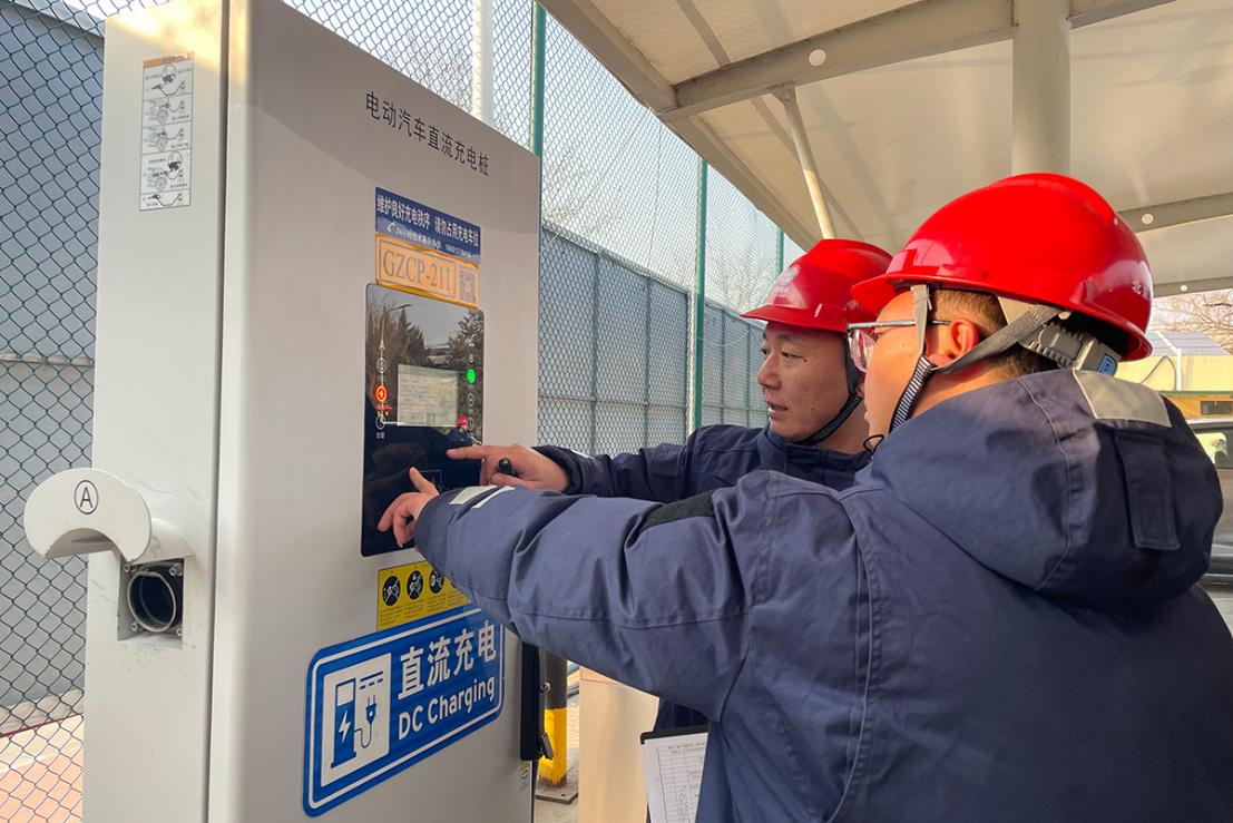 雪山之巅的电力守护者