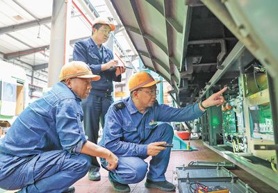 高温下的电力守护：国网四川电力度夏行动组图